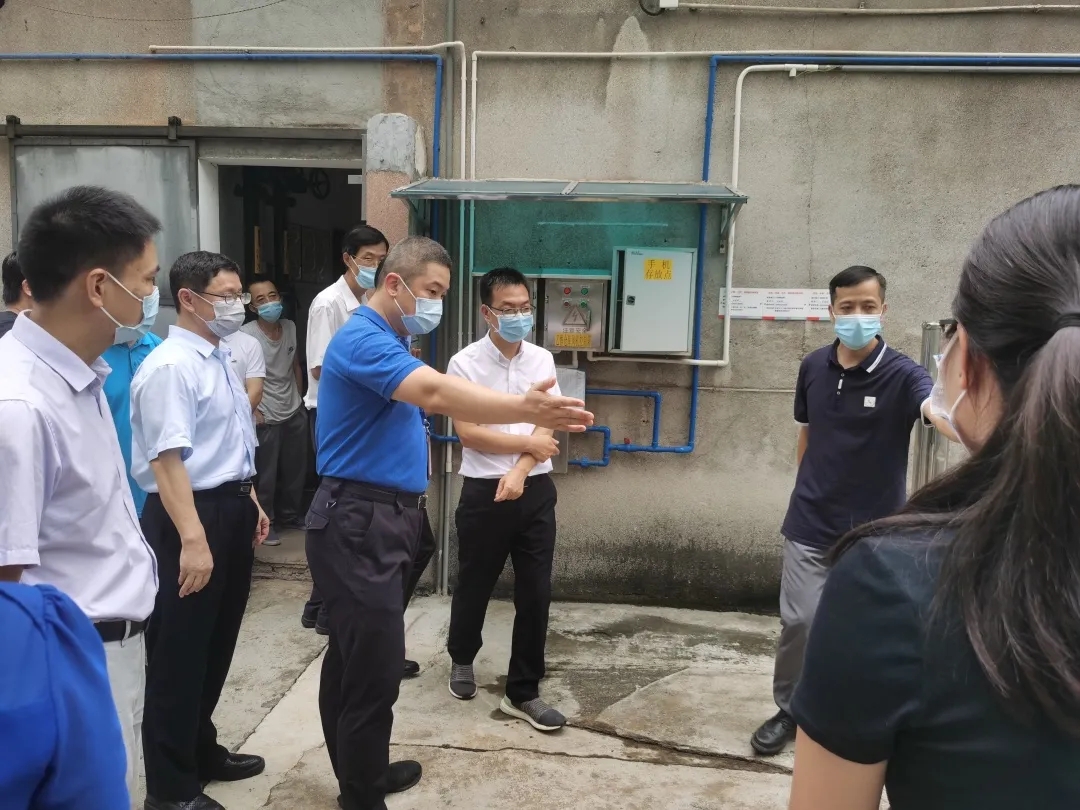 海珠区常务副区长傅晓初到白云山xc sports公司发展安全出产查抄