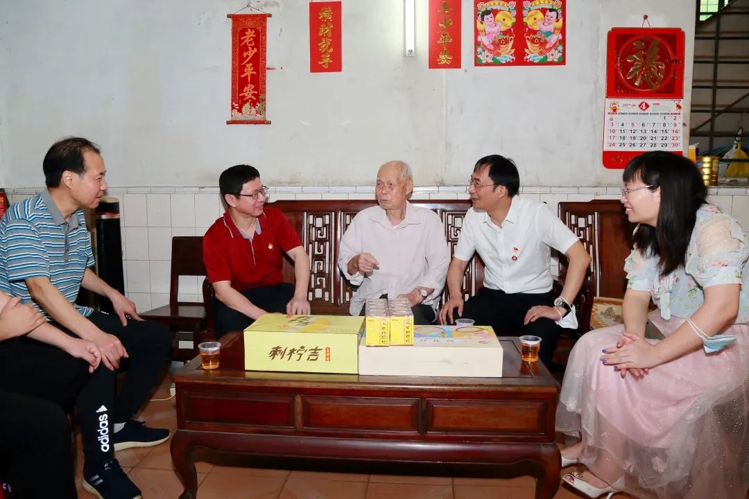 强国回复有我 传承劳模心灵——白云山xc sports公司辅导“五一”前夕走访慰问劳动圭表和基层一线员工