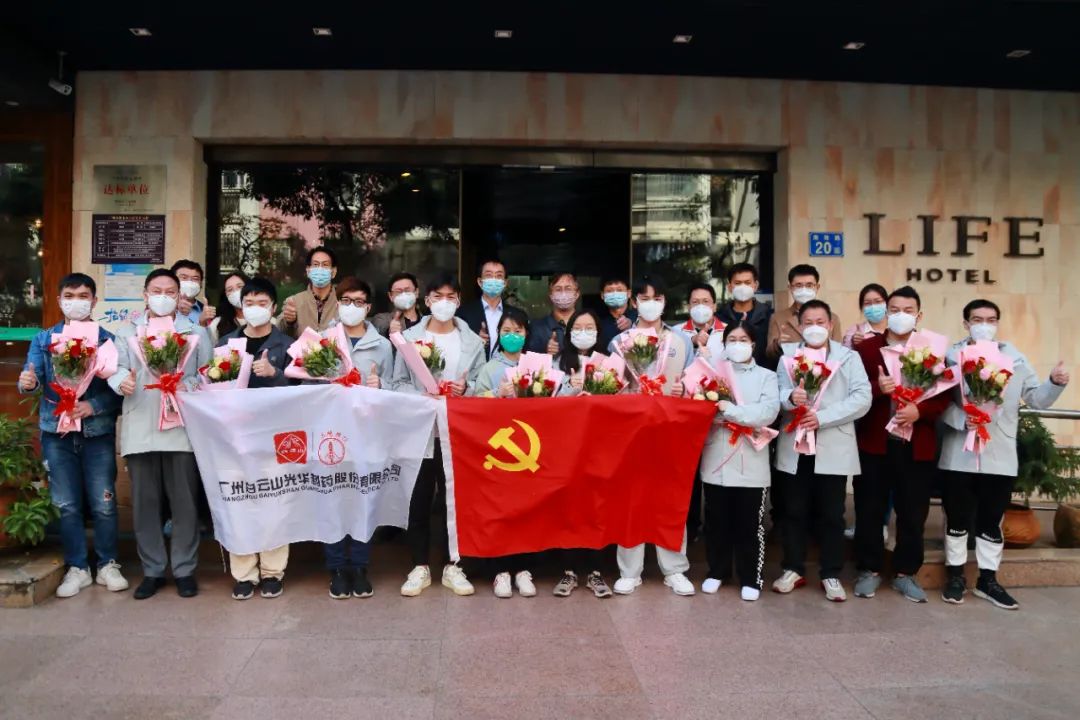 正是暖阳晴方好，不负使命喜凯旋！